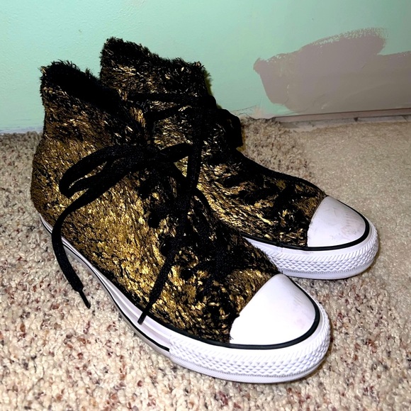 ⚜️ Gold Fuzzy Converse - Picture 3 of 5